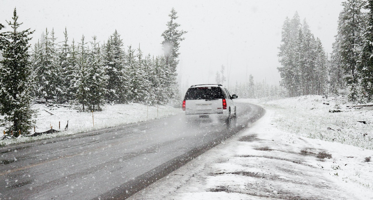 Seven Essential Things To Place in your Care to Ensure Safety During Winter article image by HP Automotive